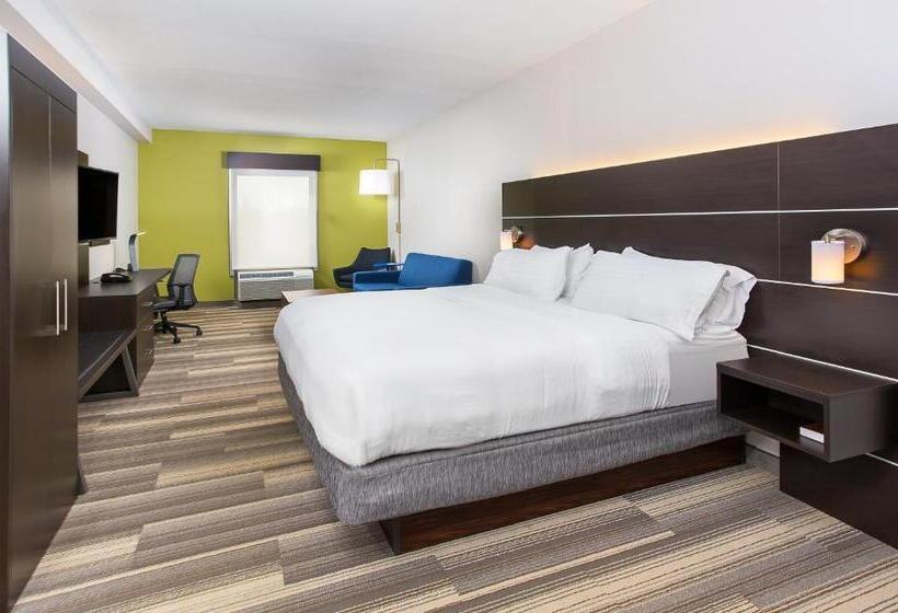 带大床的套房, Holiday Inn Express & Suites Morristown, An Ihg
