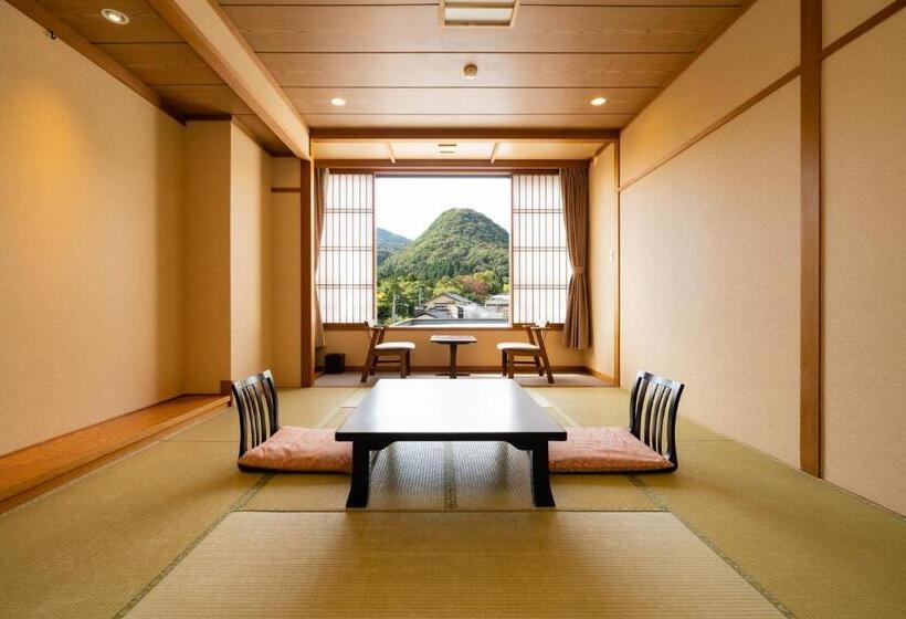 패밀리 룸, Hoho A Hotel Overlooking The Echigo Plain And The Yahiko Mountain Range Formerly Hotel Oohashi Yakat