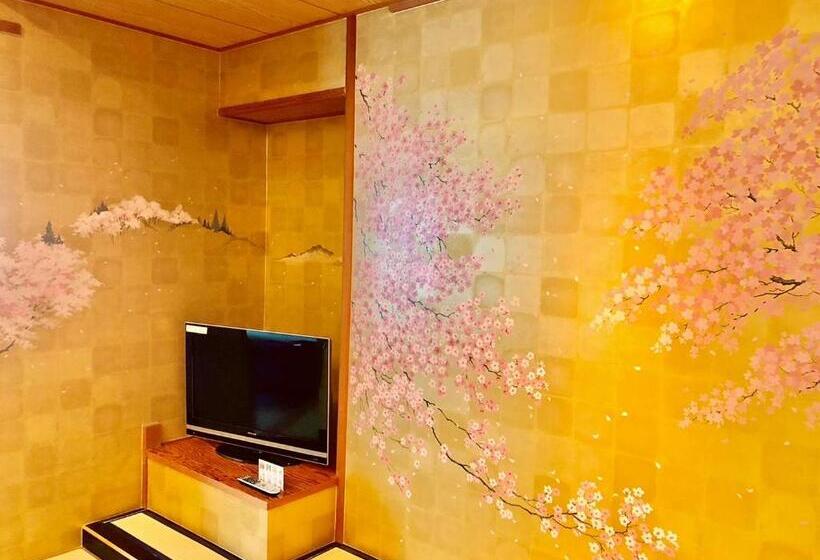 패밀리 스위트, Hoho A Hotel Overlooking The Echigo Plain And The Yahiko Mountain Range Formerly Hotel Oohashi Yakat