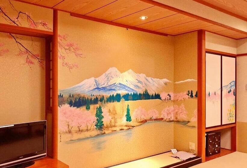 패밀리 스위트, Hoho A Hotel Overlooking The Echigo Plain And The Yahiko Mountain Range Formerly Hotel Oohashi Yakat