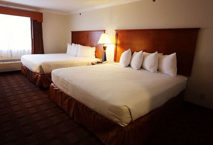 Номер Стандарт, Best Western Clubhouse Inn & Suites