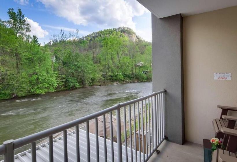 Люкс Кровать Кинг, Best Western Plus River Escape Sylva / Dillsboro