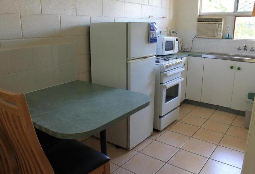 스탠다드 스튜디오, Oasis Inn Apartments