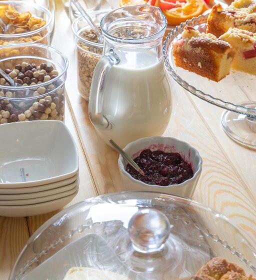 اتاق لوکس یک تخته, Blooms Inn & Apartments