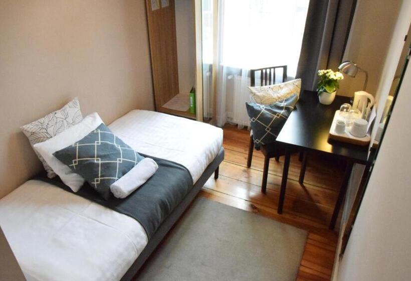 اتاق استاندارد یک نفره, Blooms Inn & Apartments