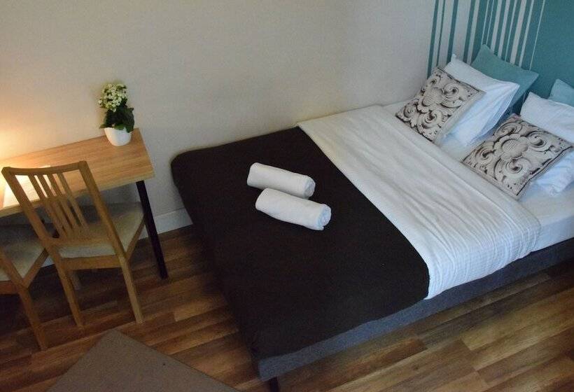 اتاق استاندارد, Blooms Inn & Apartments