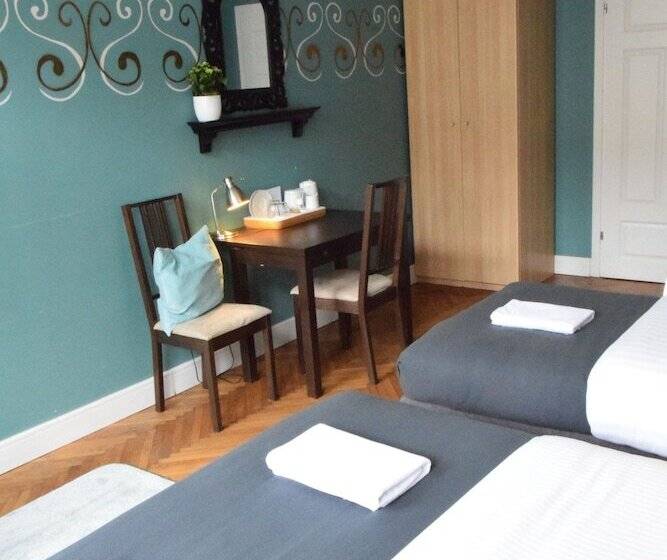 اتاق استاندارد سه نفره, Blooms Inn & Apartments