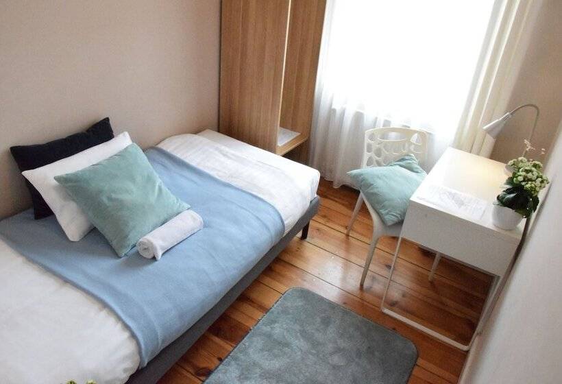 اتاق استاندارد یک نفره, Blooms Inn & Apartments