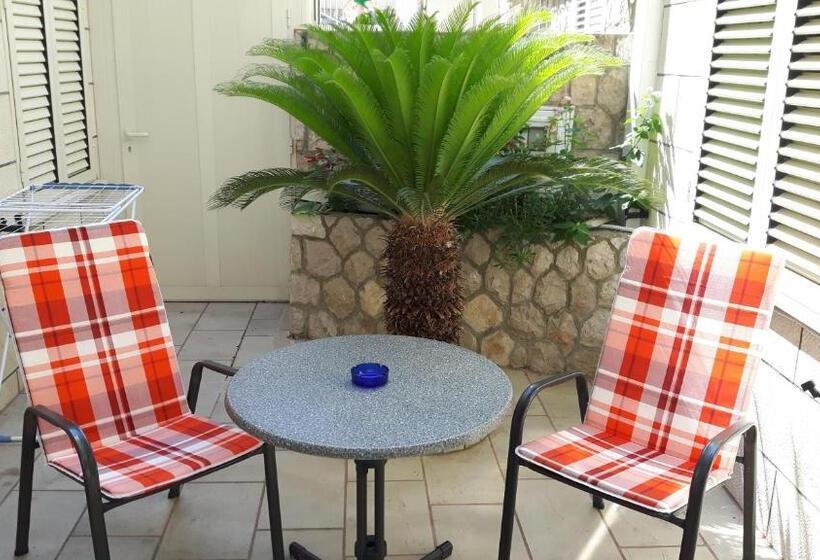 Escritório Estándar, Apartments Villa Sirena