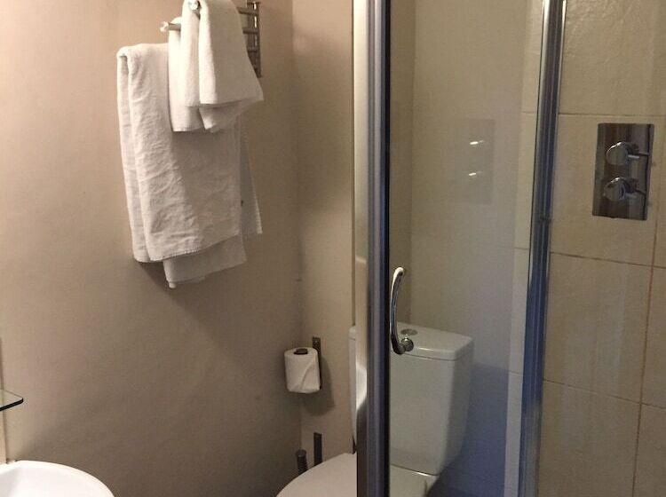 اتاق استاندارد چهار تخته, Leith House