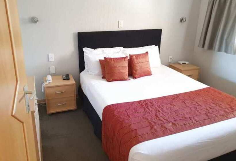 Люкс Вид на Бассейн, Admiralty Lodge Motel
