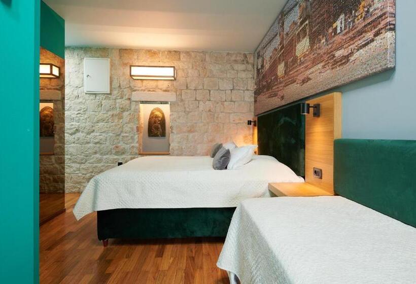 اتاق لوکس با بالکن و چشم‌انداز دریا, Domus Maritima