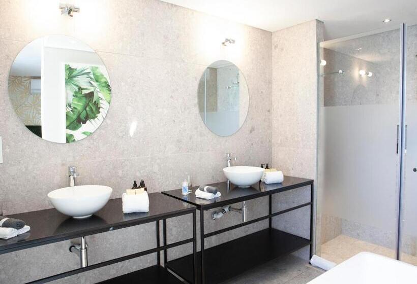 디럭스 룸 킹사이즈 침대, Zest Boutique Hotel By The Living Journey Collection