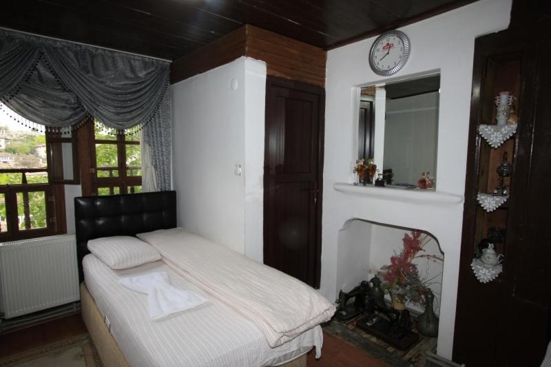 Номер Стандарт Трехместный, Efe Guest House