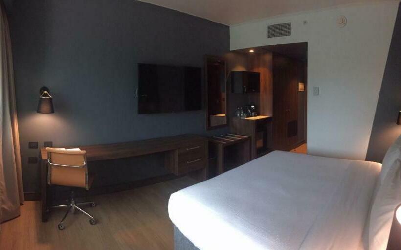 اتاق استاندارد با تخت بزرگ, Courtyard By Marriott Puerto Montt