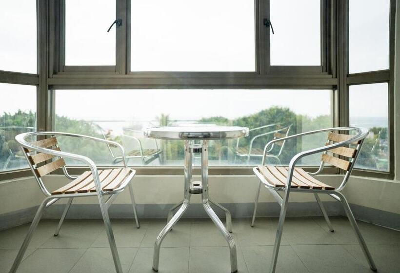 اتاق لوکس با بالکن, Ocean Hotel Hualien