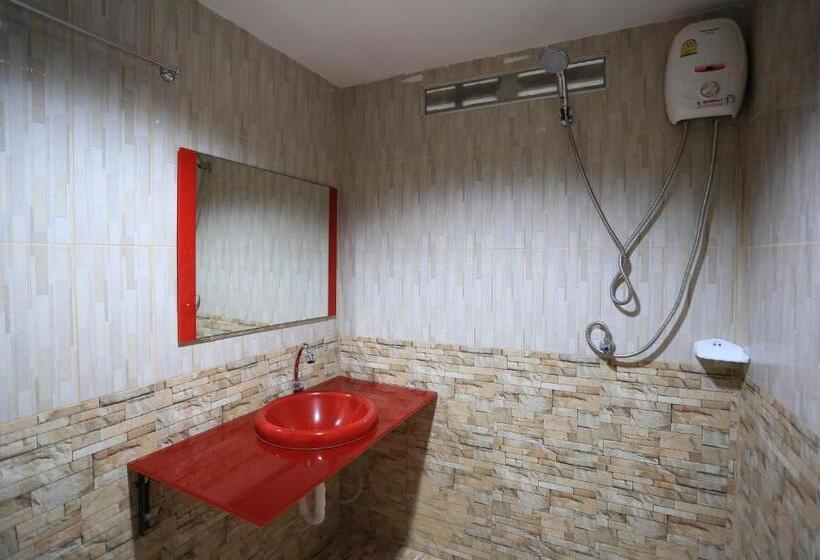 Chambre Triple Standard, The Siam Guest House   Sha Extra Plus