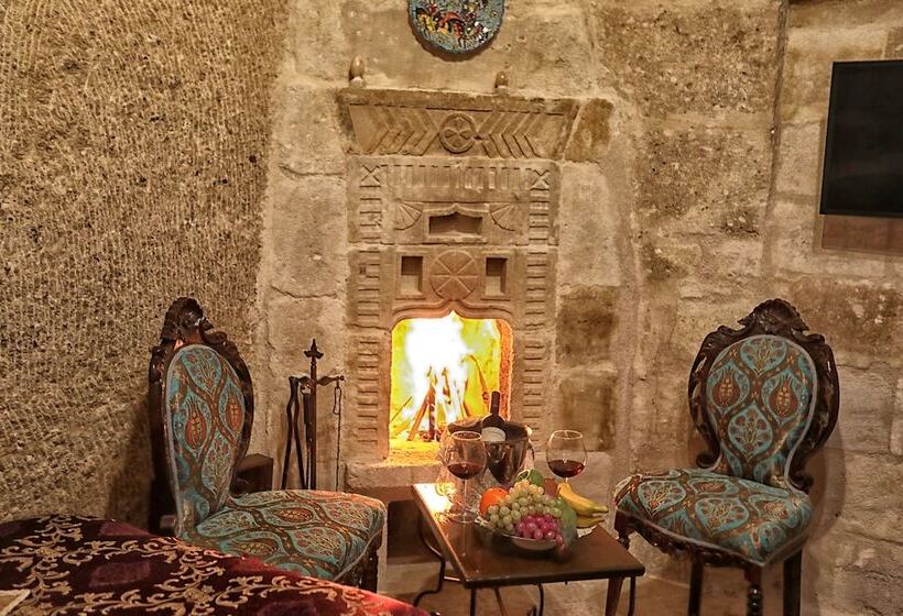 Номер Стандарт, Traveller S Cave