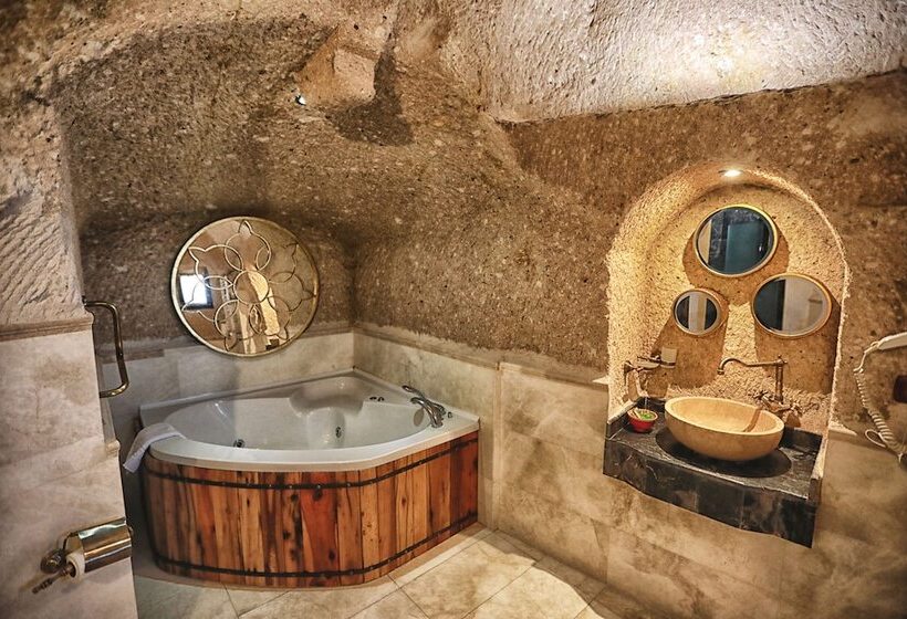 Номер Deluxe, Traveller S Cave