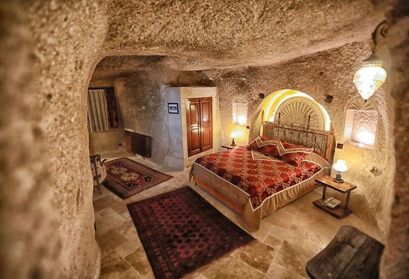 Полулюкс, Traveller S Cave