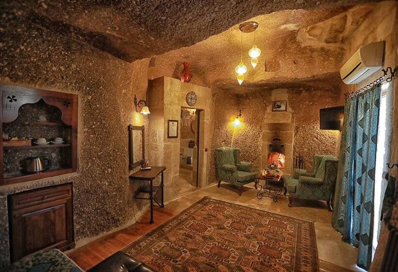 Полулюкс, Traveller S Cave