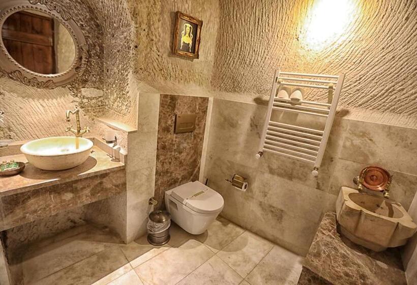 Номер Стандарт, Traveller S Cave