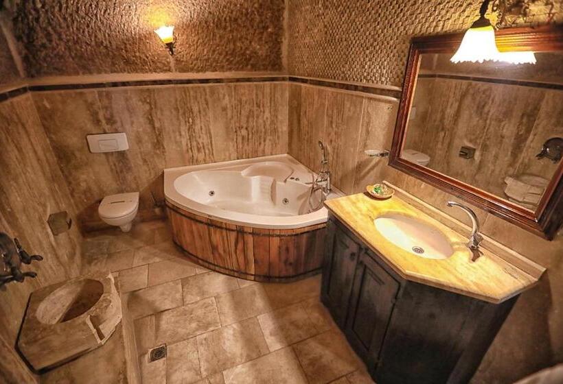 Номер Deluxe, Traveller S Cave