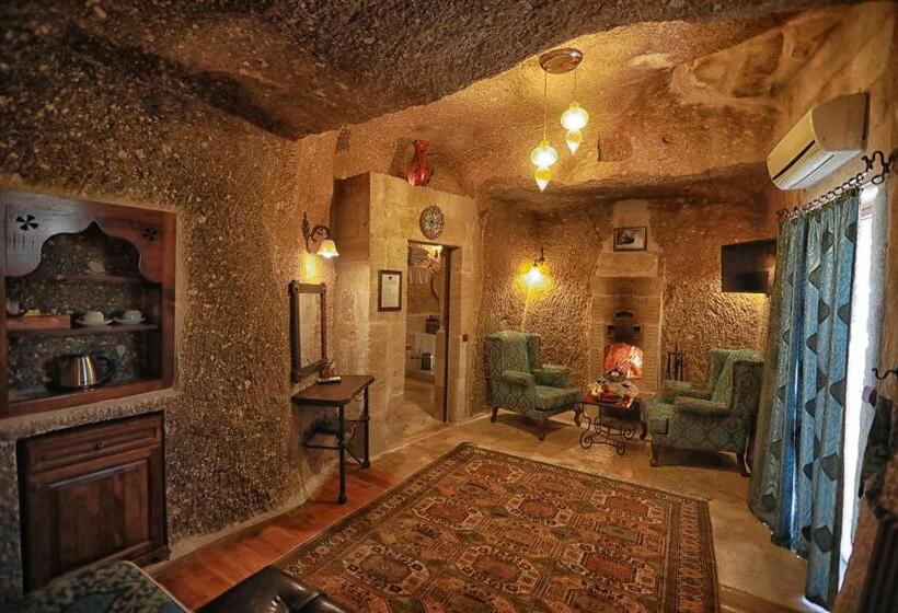 Полулюкс, Traveller S Cave