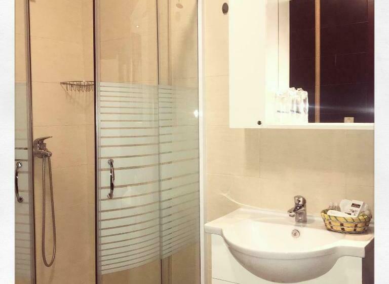 اتاق لوکس خانوادگی, Garni Hotel Semlin B&b
