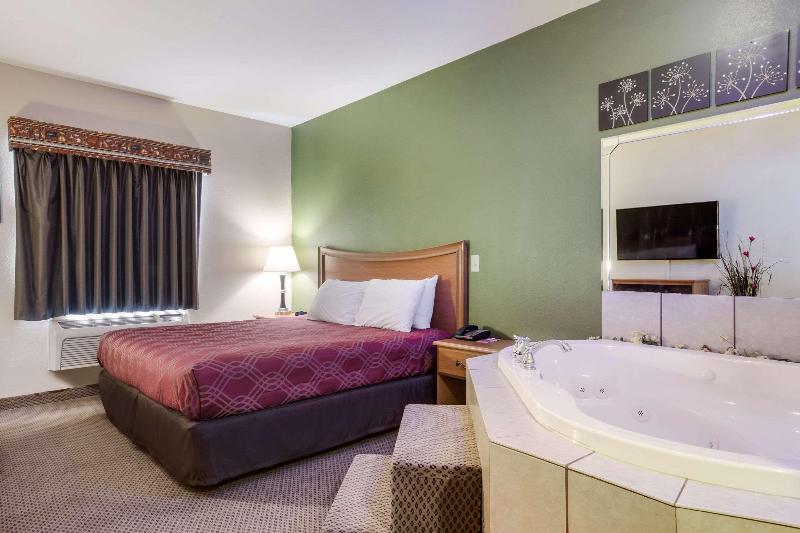 Quarto Estandar Cama King, Econo Lodge  Inn & Suites