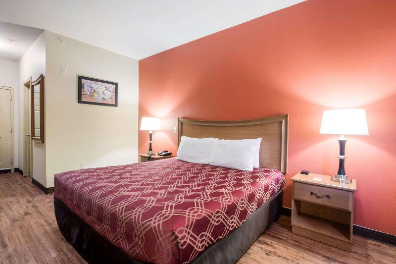 스탠다드 룸 킹사이즈 침대, Econo Lodge  Inn & Suites
