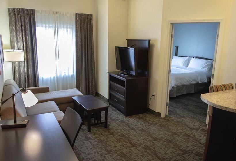 스위트, Staybridge Suites Minot, An Ihg