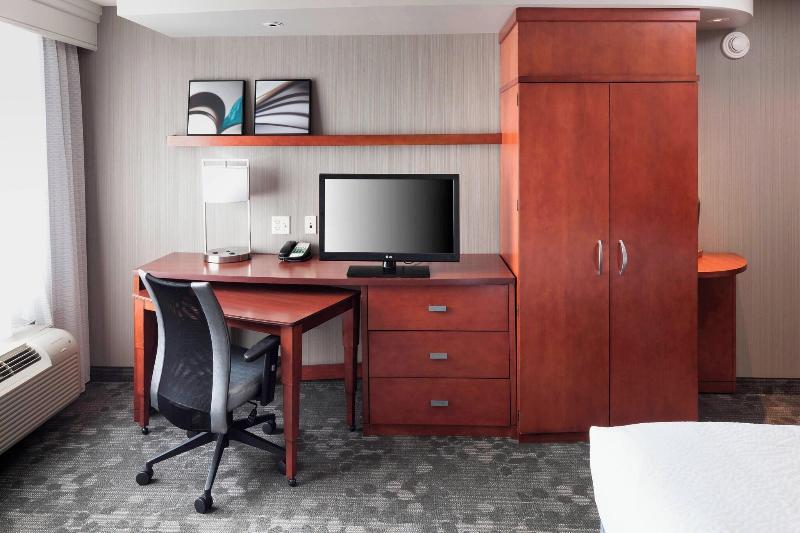 Стандартный Номер Кровать Кинг, Courtyard Suffolk Chesapeake
