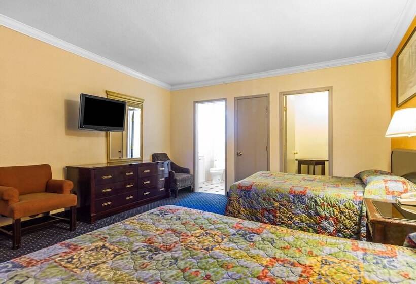스탠다드 룸 더블 침대 2개, Econo Lodge