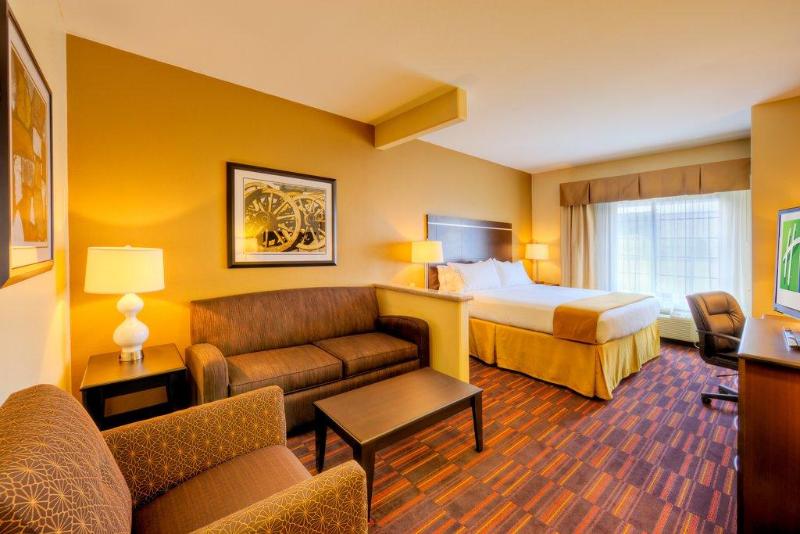 מיטת קינג בסוויטה, Holiday Inn Express And Suites Granbury, An Ihg