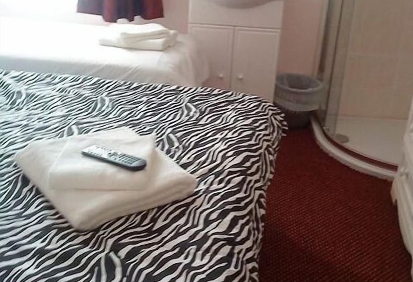 Номер Стандарт Трехместный, Priory Guest House
