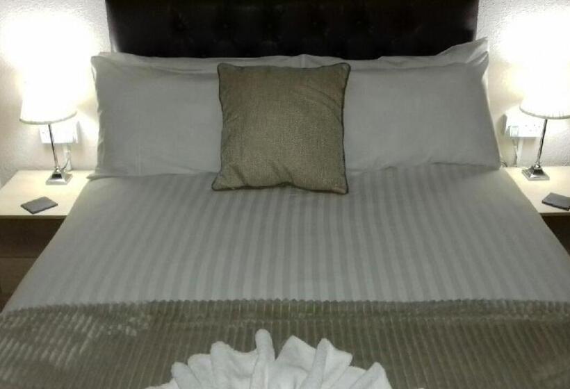 Семейный Номер, Lynwood Hotel