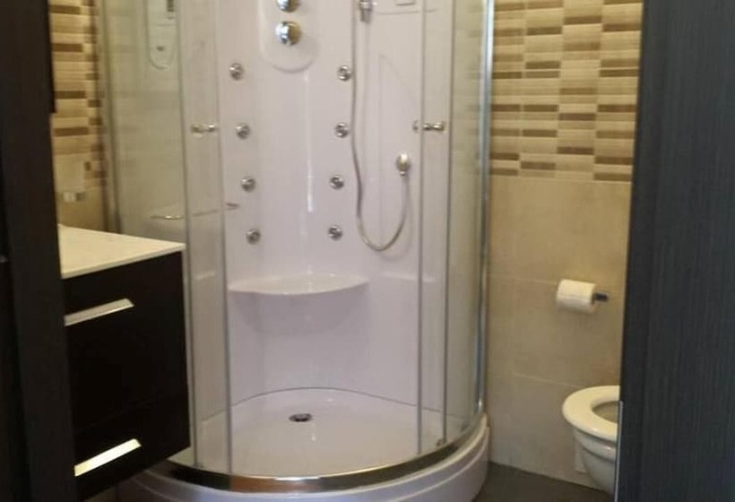 标准间, Busalacchi B&b