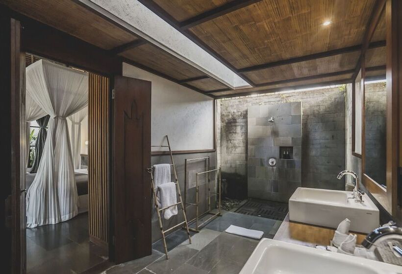 Vivenda 3 Dormitórios com Piscina, Luwak Estate