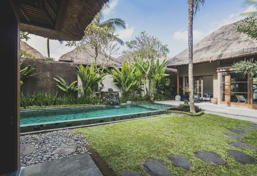Vivenda 3 Dormitórios com Piscina, Luwak Estate