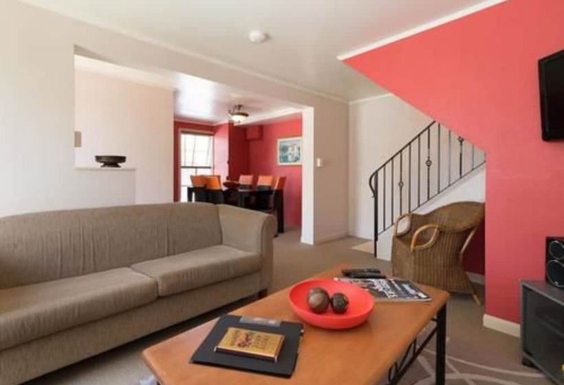 Семейные Апартаменты 3 Спальни, Victoria Lodge