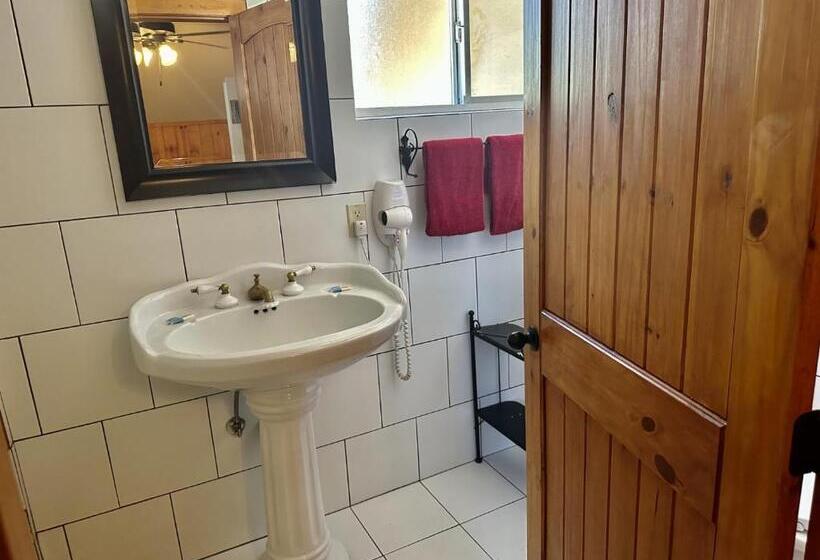 Quarto Estandar Cama King, Bear Creek Resort