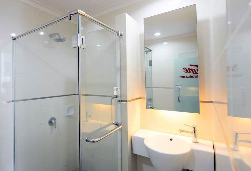 Номер Стандарт Трехместный, Tune Hotel   Waterfront Kuching