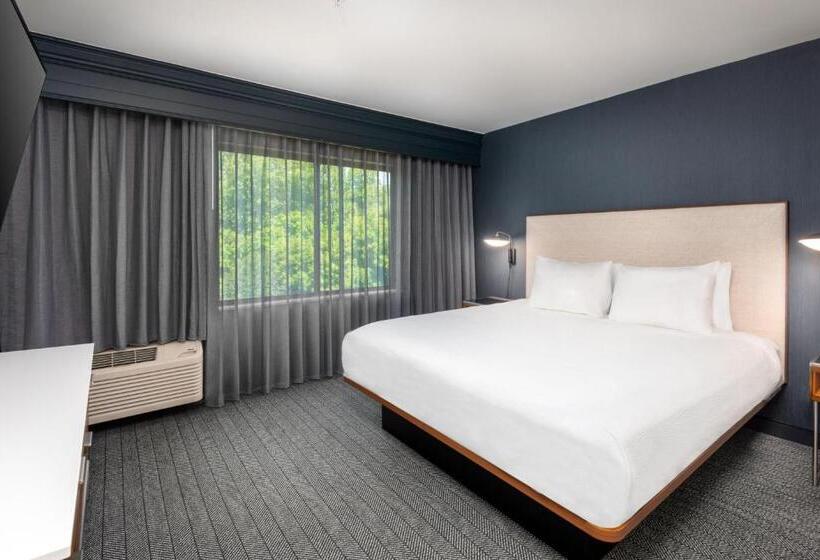 Люкс с Балконом, Courtyard By Marriott Danbury