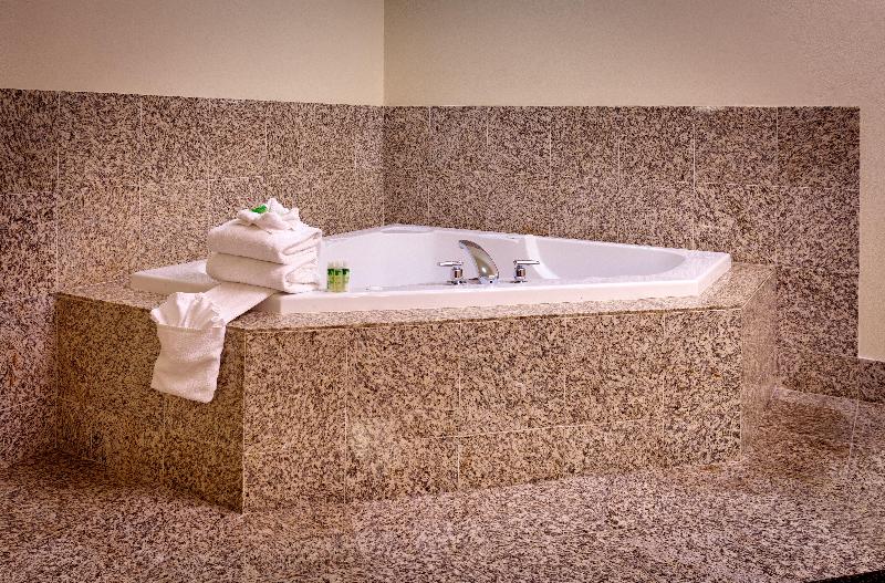 스위트 킹사이즈 침대, Holiday Inn Express & Suites Mesquite Nevada, An Ihg