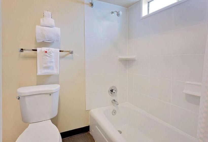 Номер Стандарт, Travelodge By Wyndham Aberdeen