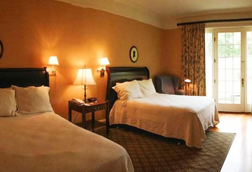 Номер Deluxe, The Berry Hill Resort & Conference Center