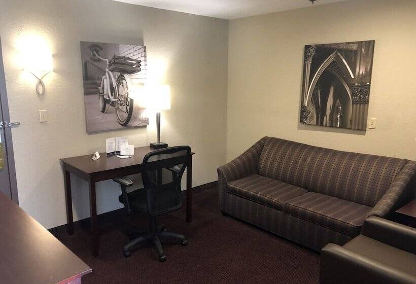 Suite, Ivy Court Inn And Suites