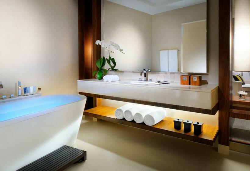 Номер Executive, JW Marriott Marquis Hotel Dubai