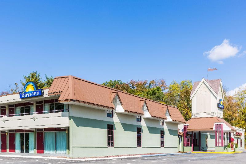 Huoneisto 1 Makuuhuone Allasnäkymä, Aparthotel La Piramide